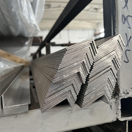 Aluminum Angle Ángulo de aluminio
